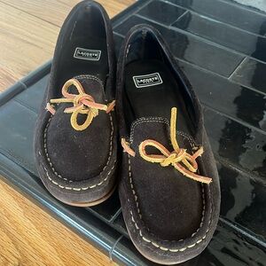 Women's Lacoste Brown Suede Loafer Moccasin Size 7 Casual Slip On Flat